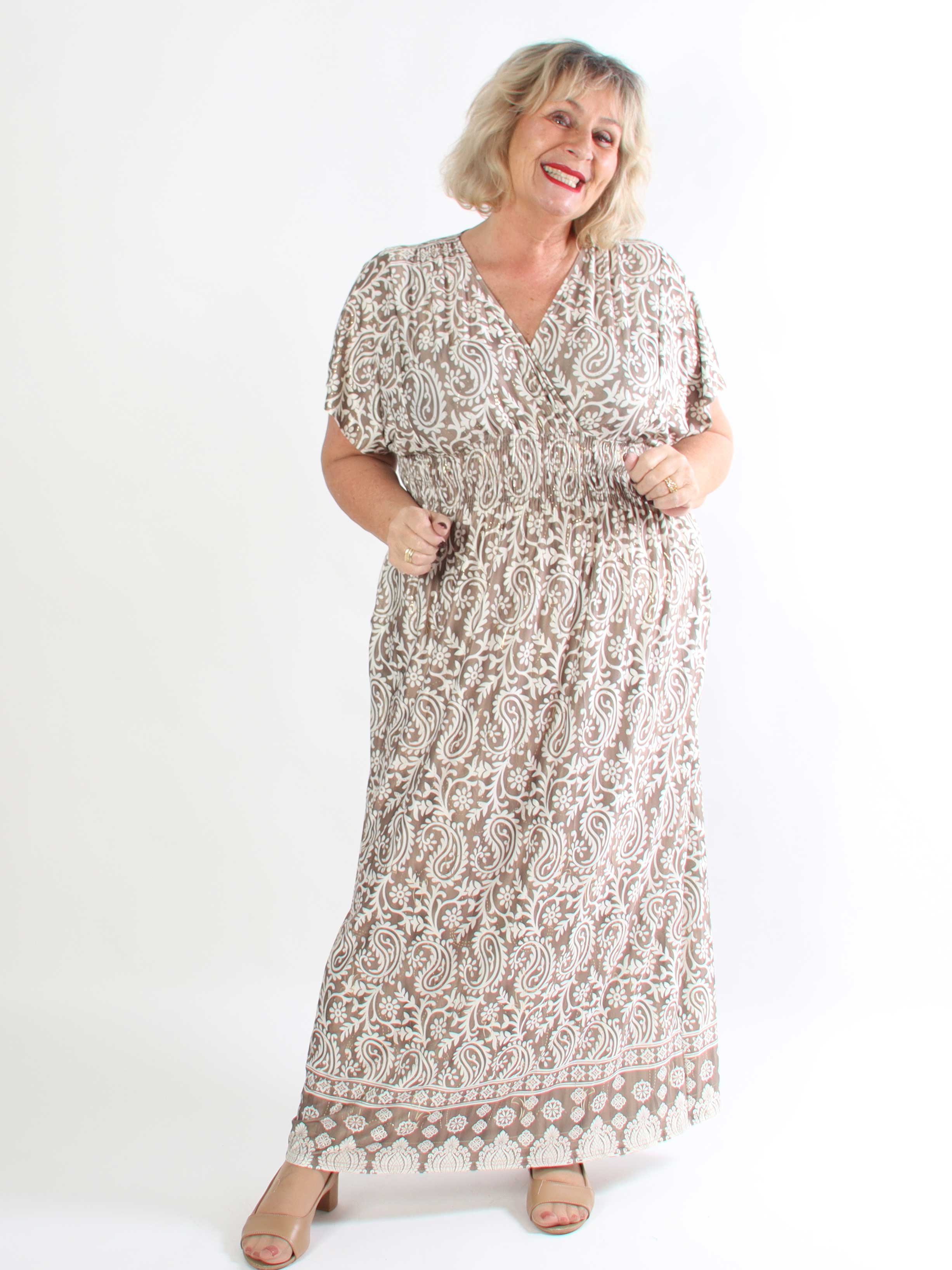 Pams Boteh - Lång stretchig mönstrad plus size klänning med fickor